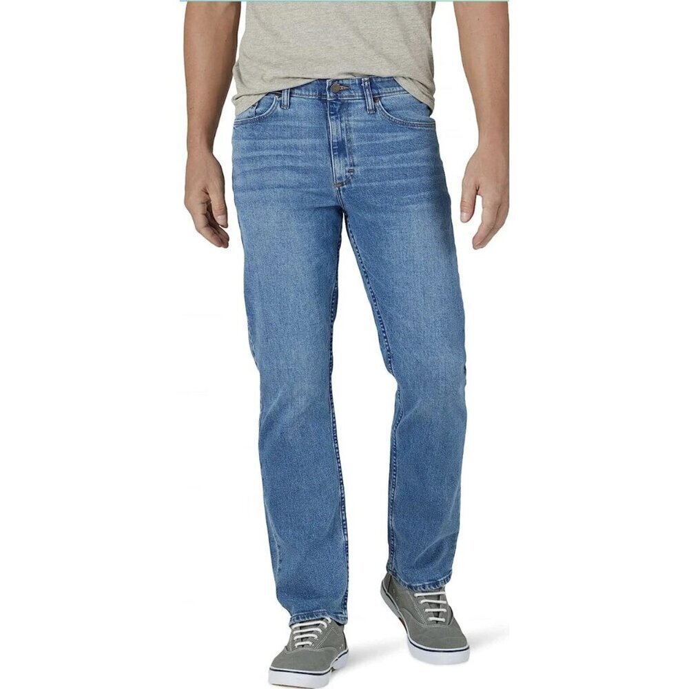 NWOT Wrangler Men's 32x30 Relaxed Fit Blue Denim Jeans